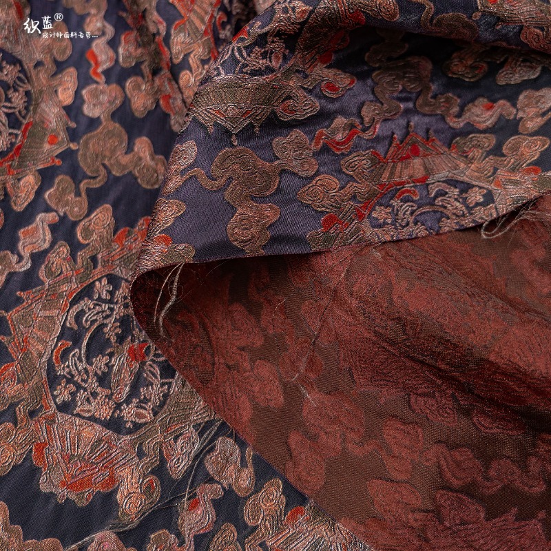 Purple Red Rayon Floral Jacqua - Sewing Fabric recension och pris